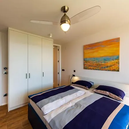 Willa Luxury With A Swimming Pool Palit, Rab - 22153 Rab Town
