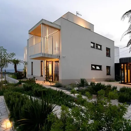 Willa Luxury With A Swimming Pool Palit, Rab - 22153 Rab Town